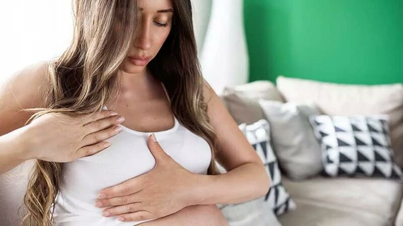 ترشح شیر در بارداری آیا طبیعی است؟ چه زمانی نیاز به بررسی دارد؟